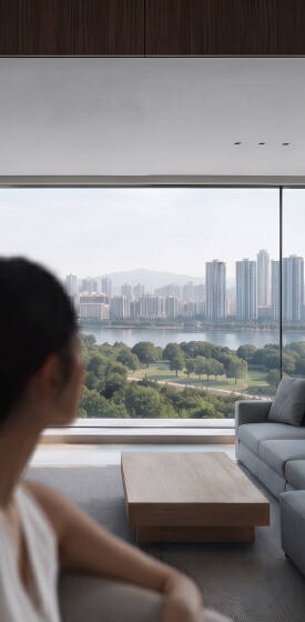 고층 세대에서 바깥을 바라보는 모습